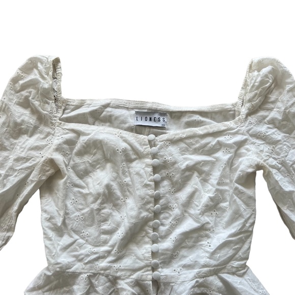 Lioness eyelet sweetheart top pixie market style - Picture 3 of 4